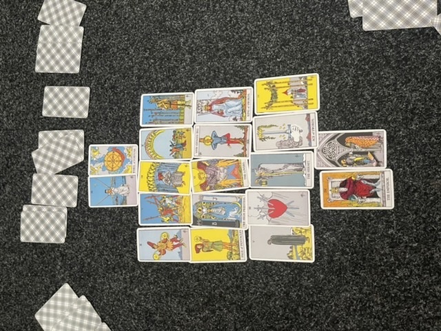 Tarot bilen varsa bakarmi ask hayatimla ilgili canlarrr eig xper?