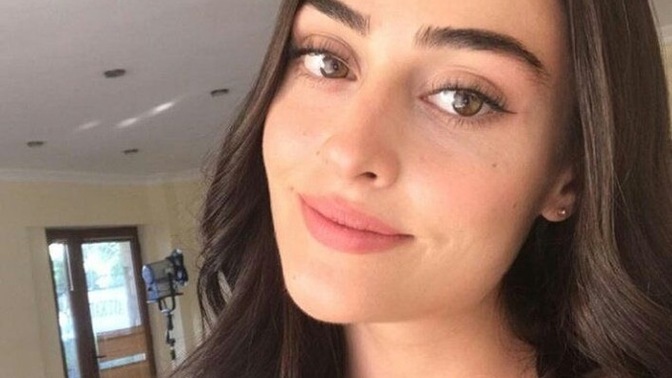 Esra Bilgiç güzel mi?