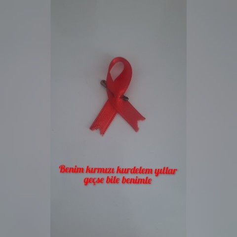 Haydi ilkokul dönemine! Okuma, yazma öğrendiğin an, kırmızı kurdele yakanda sana eşlik etti mi?