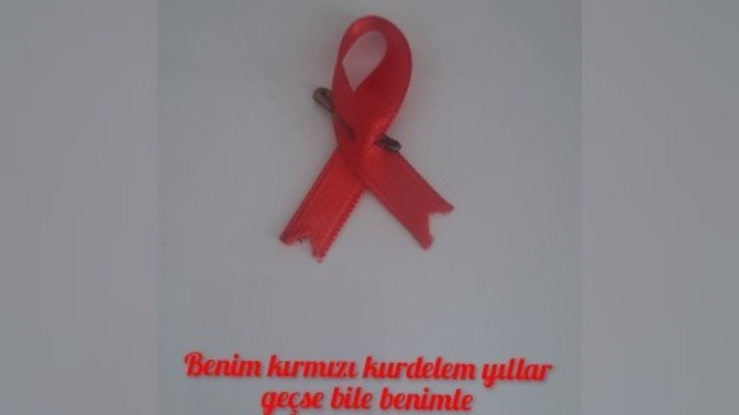 Haydi ilkokul dönemine! Okuma, yazma öğrendiğin an, kırmızı kurdele yakanda sana eşlik etti mi?