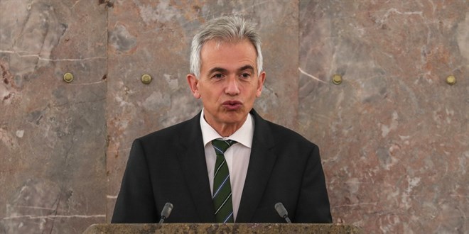 Eşine torpil yapan belediye başkanı referandumla görevden alındı. Demokrasi bu mudur?