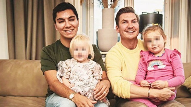 İsveç Sosyal Hizmetler'in mülteci kız çocuğunu LGBT'li olan bir aileye evlatlık olarak vermesi hakkında ne düşünüyorsunuz?