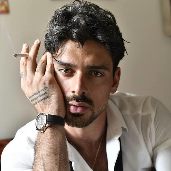 Çok beğendiğiniz bir ünlü var mı?