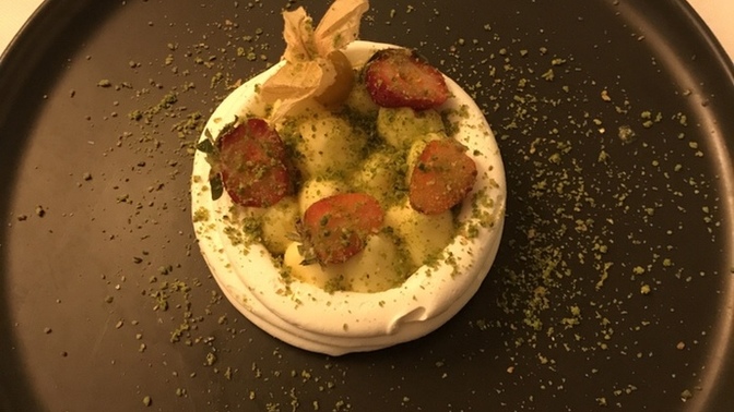 Siz hiç Pavlova yediniz mi?