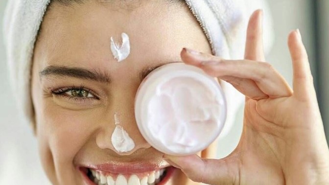 El kreminin sade olanı mı, meyveli olanı mı güzel?