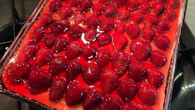 Çilekli pastam müthiş olmamış mı?