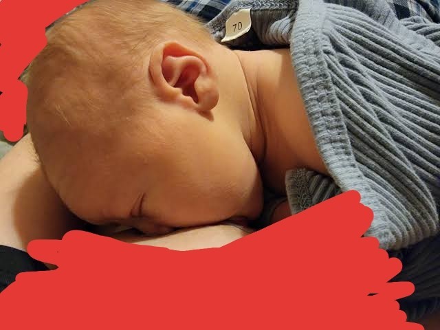 Yeni bebeğim oldu ama ne zaman emzirsem burnu bu şekle geliyor boğulmaz dimi napmalıyım?