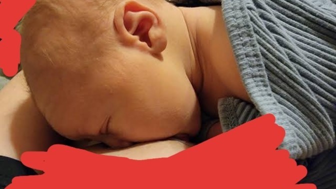 Yeni bebeğim oldu ama ne zaman emzirsem burnu bu şekle geliyor boğulmaz dimi napmalıyım?