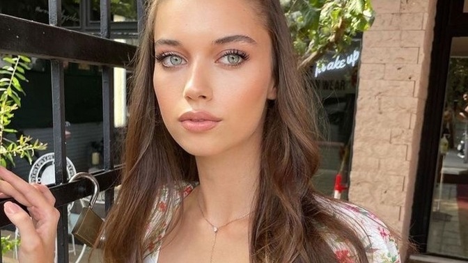 Afra Saraçoğlu güzel mi?