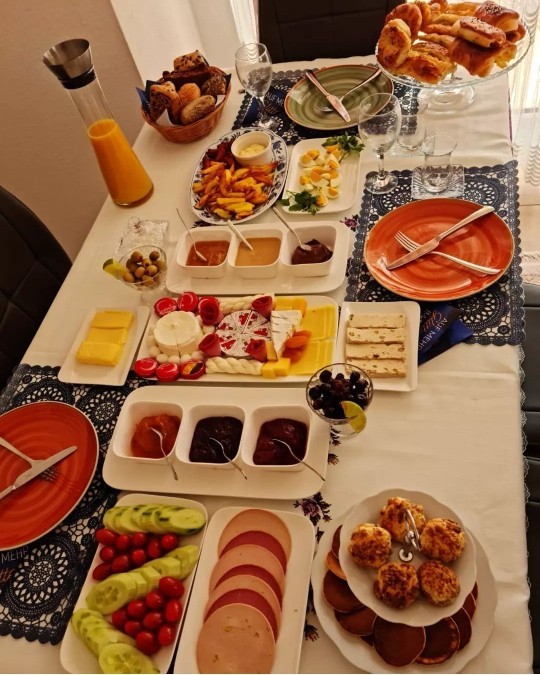 Kahvaltı edelim mi 😊😊?