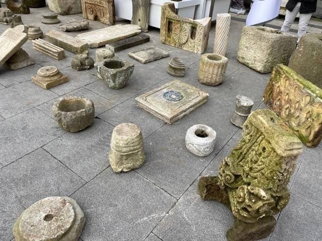 Tarihi eserlerin müzelerde sergilenmek yerine, müzayedelerde zengin bebelerine satılması hakkında ne düşünüyorsunuz?