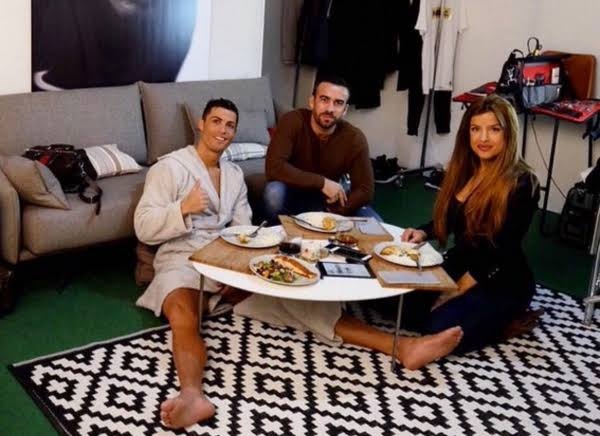 Yer sofrasında yemek yer misiniz?