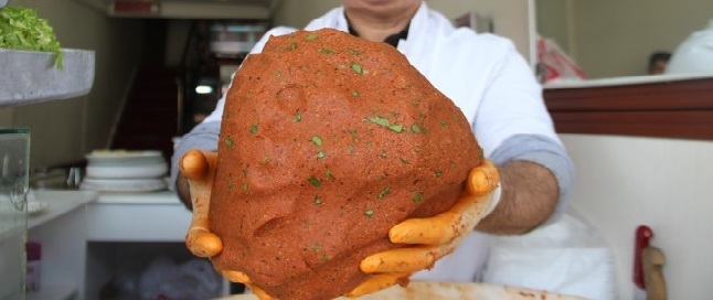 Uzmanlar çiğ köfteyi laboratuvarda inceledi, hijyenik bulunmadı! Çiğ köfte yiyor musunuz?