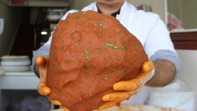 Uzmanlar çiğ köfteyi laboratuvarda inceledi, hijyenik bulunmadı! Çiğ köfte yiyor musunuz?