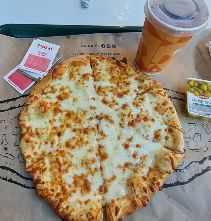 Peynirli Pide sever misiniz?