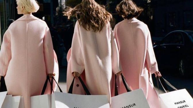 Arkadaşınla kuaföre gitmek mi yoksa alışverişe gitmek mi iyi aktivitedir?
