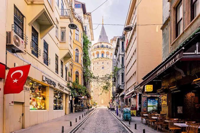 Sizce hangi burcun insanları daha çok sosyal mecralara giriyor?