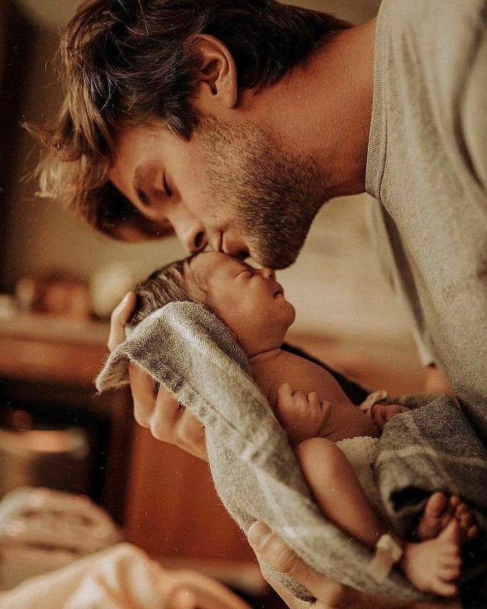 Erkekler tek başlarına bebek büyütemezler mi?
