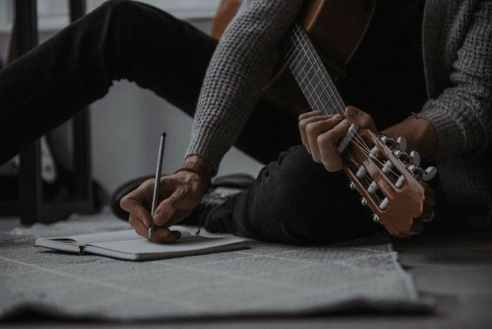 🎸
