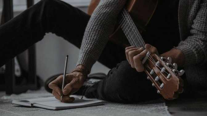 Bir şarkıyı şarkı yapan en önemli etmen müzik midir, şarkı sözü müdür?