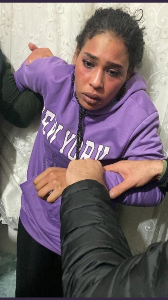 Bomba atan kadın yakalanmış, siz olsanız ne gibi cezalar uygulardınız?