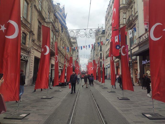 Taksime 1.200 tane Türk bayrağı asılmış, ne düşünüyorsunuz?