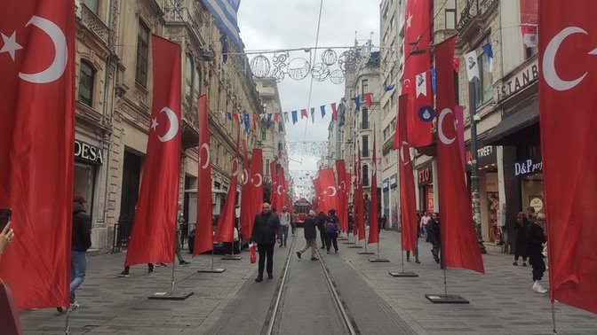 Taksim'e 1.200 tane Türk bayrağı asılmış, ne düşünüyorsunuz?