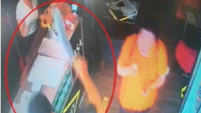 Kıymalı börek kalmadı diyen börekçiye satırla saldırdı! Sen hangi böreği bulamadığında sinirleniyorsun?