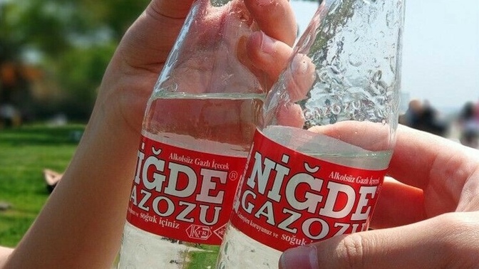 İlk buluşmada gazoz içmeye götüren kişi itici midir?