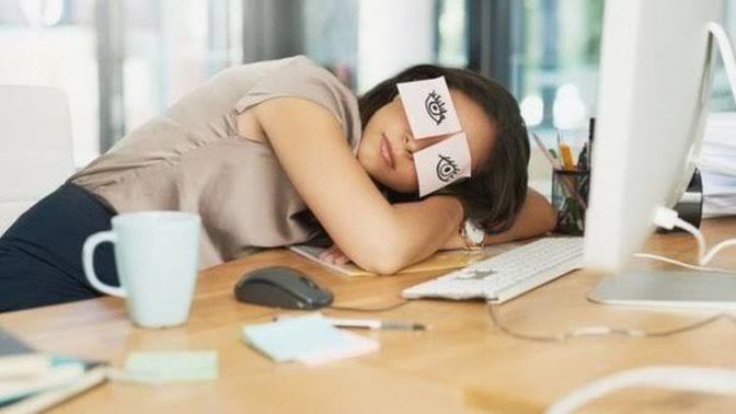 Yeni bir araştırmaya göre siz de sosyal jet lag yaşıyor olabilirsiniz! Çalışırken uykulu oluyor musun?