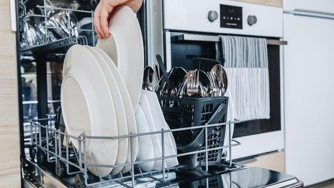 Bulaşık makinesini doldurmak mı yoksa boşaltmak mı daha zorunuza gidiyor?
