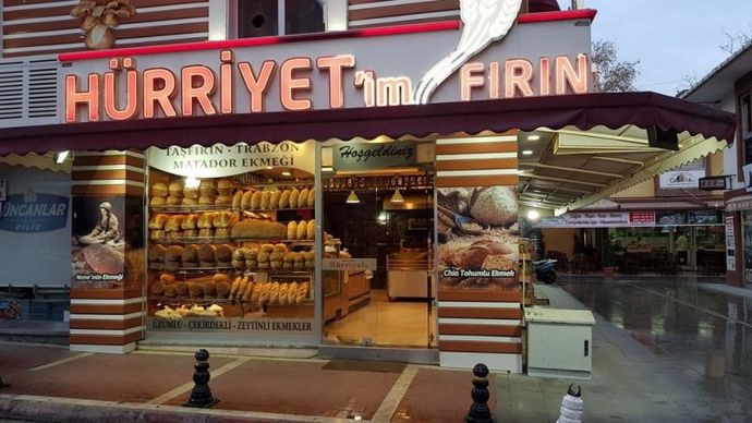 Fırından tek kişilik yaş pasta aldım, 40 TL verdim. Bu fiayata ne diyorsunuz?