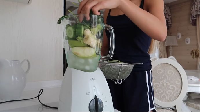 Yeşil smoothie yapınca neler ekliyorsun?