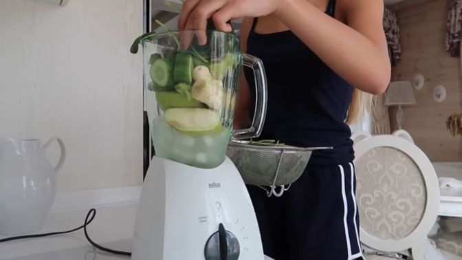 Yeşil smoothie yapınca neler ekliyorsun?