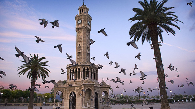 İzmir'e gitmeyi planlıyorum, nereleri görmeliyim?