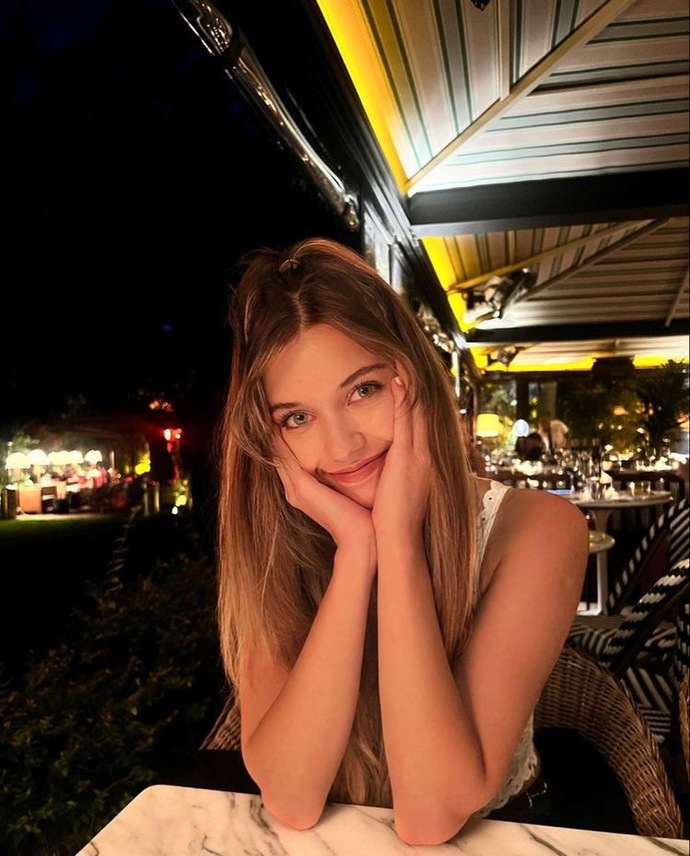 Afra Saraçoglu güzel mi?