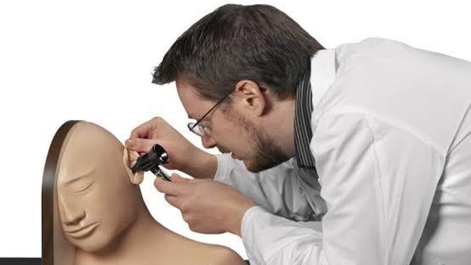 5 yıldır işitme kaybı yaşayan adamın kulağından kulak tıkacı çıktı! Neden sağlık sorunlarımızı erteliyoruz?