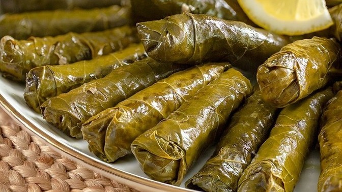 Nenem öldüğü için bana kim sarma yapacak?