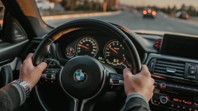 30'lu yaşlarda, ehliyeti olmayan bir erkekten hemen soğuyorum. Haklı değil miyim?