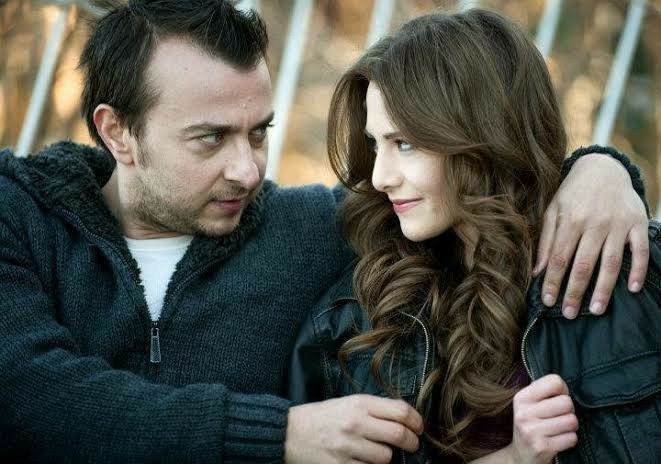 Sizce ilk Leyla (Ezgi Asaroğlu) bunca yıl sonra Leyla ile Mecnun dizisine dönecek mi?