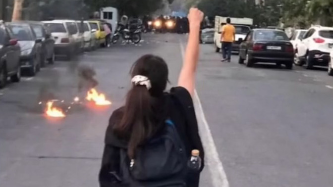 İran'da devrimci halk şeriat destekçisi molla rejimi tabiri caizse yıktı düşünceleriniz?
