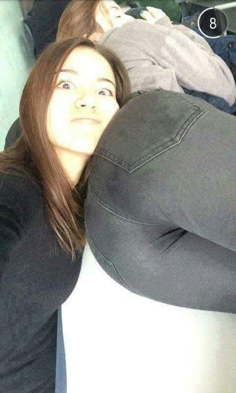 Tanıdığınız en güzel popolu kişi kim?