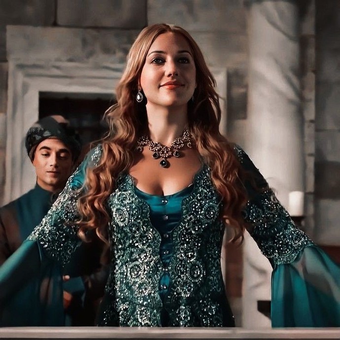 Dinlediğin zaman Hürrem Sultan gibi hissettiren bir şarkı paylaşır mısın?
