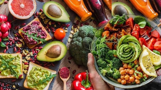 Vegan ebeveynlerin çocuklarını da vegan olarak beslendirmesi doğru mudur?