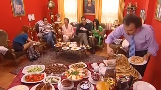 Devamli yemeğe gelmek isteyen misafire tepkiniz ne olur?
