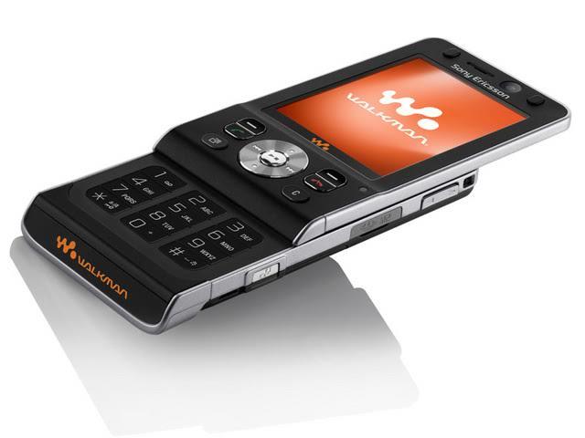 İlk telefonunuzun markası ve modeli neydi?