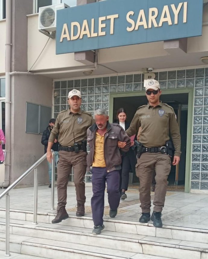 Aydında köpeğe tecavüz eden şahıs yakalanmış! Böylelerine ne ceza verilmeli?