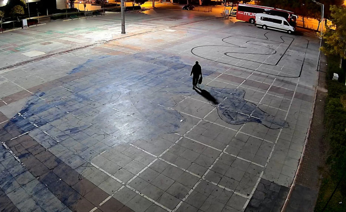 Antalya’da Atatürk Anıtı’na balyozla saldıran biri tutuklanmış! Böylelerin derdi ne?