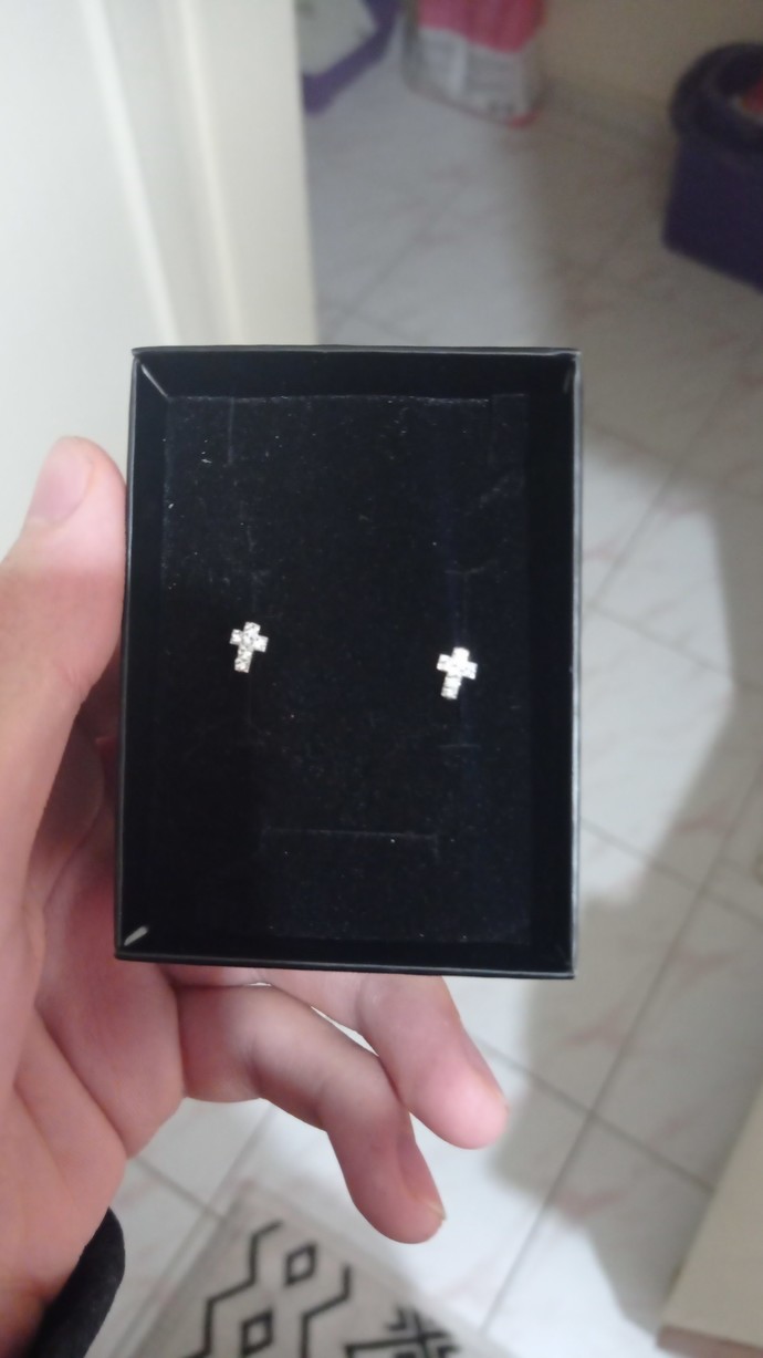 Erkek küpesi diye arattırdım (öyle bi filtre var) ama kadın küpesi de denk geldi ve beğenip aldım Taksam sorun olur mu?