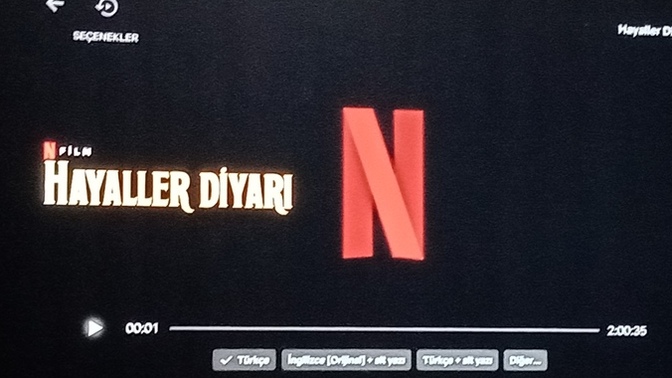 Filmi açıp, mısırları patlatıp gelmesini beklemekte sevdaya dahil mi?